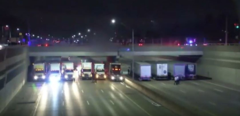 Hteo da skoči sa nadvožnjaka, a onda je policija pozvala u pomoć njih!