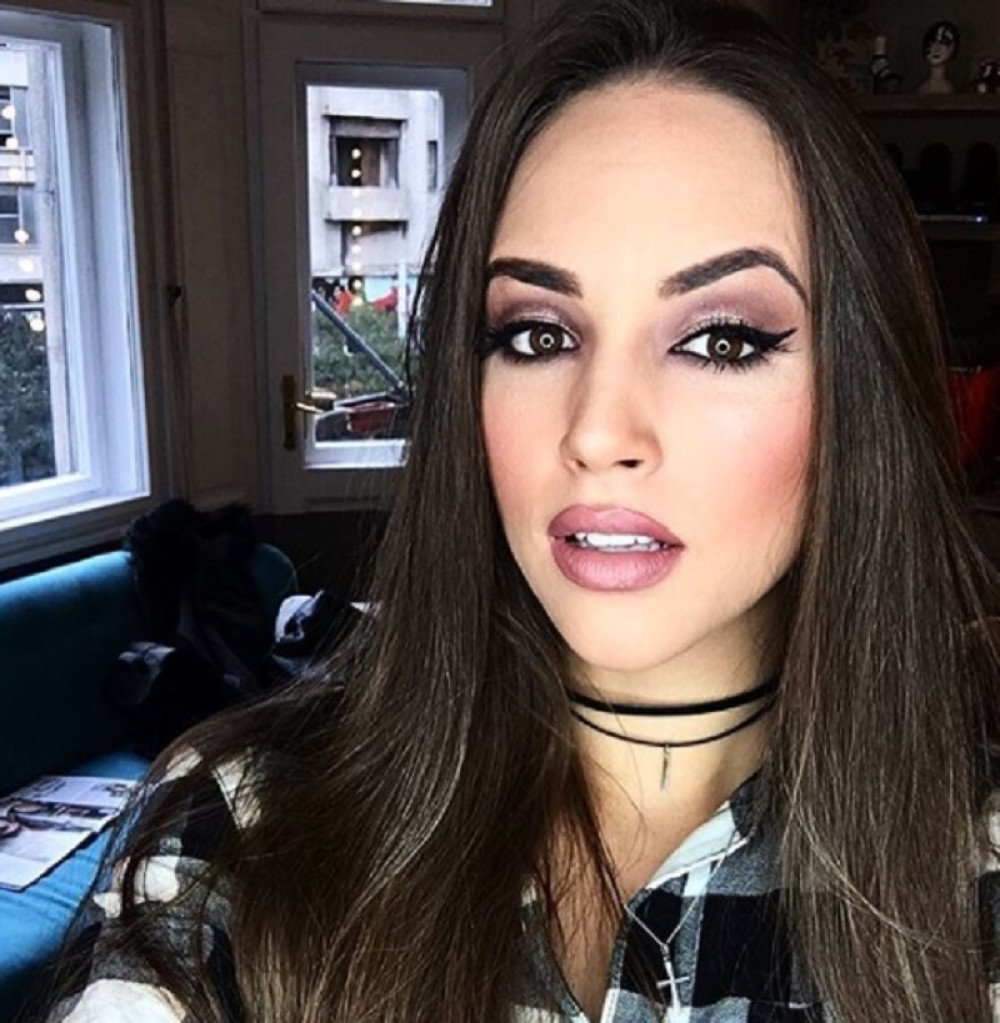 Nova pevačica grupe Balkanika je prava bomba, a tek da vidite fotku u kupaćem!