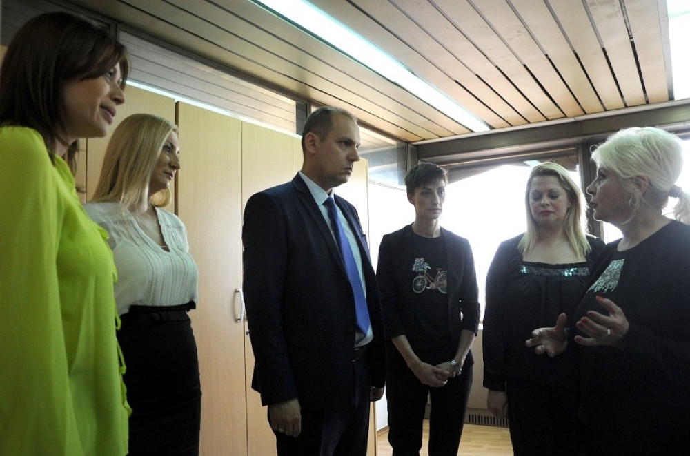 Pomoć psihoterapeuta bez uputa i zakazivanja