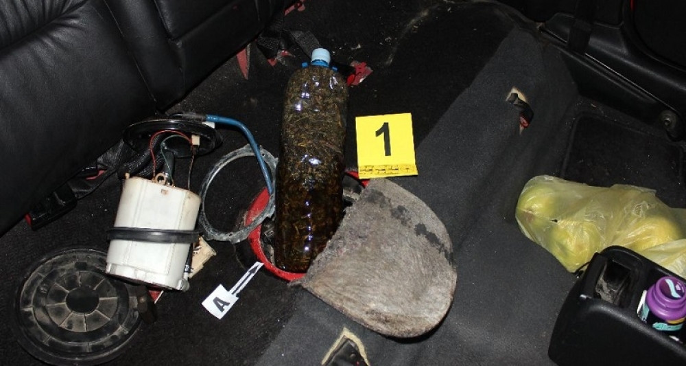 U rezervoaru krili više od devet kilograma marihuane