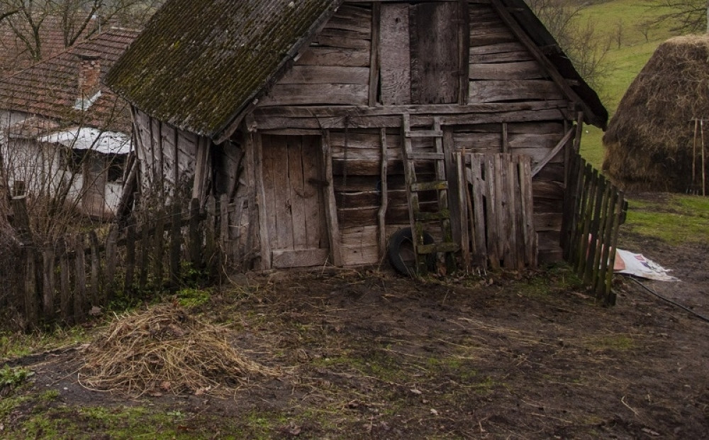 Rascopali čoveku glavu zbog para!