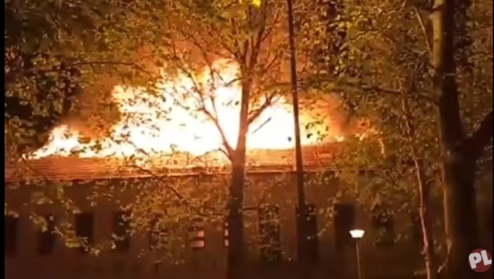 Vatra progutala zgradu tokom noći!