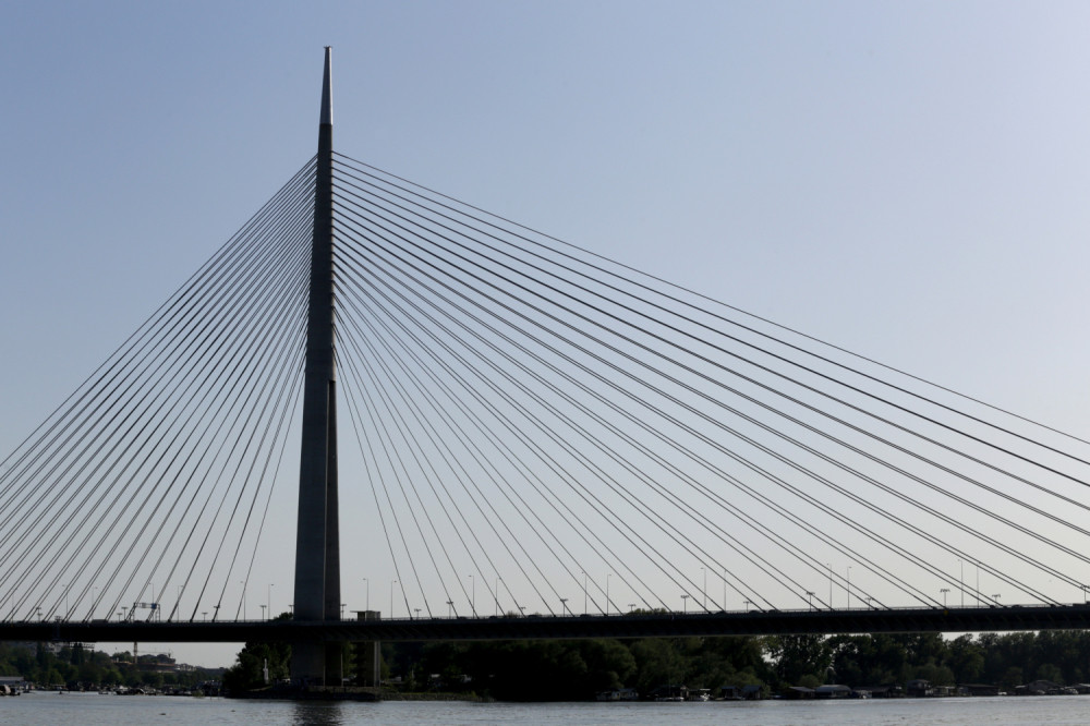 Kolaps na Mostu na Adi, putnici iznenađeni, a za sve je kriv kamion pun soka!