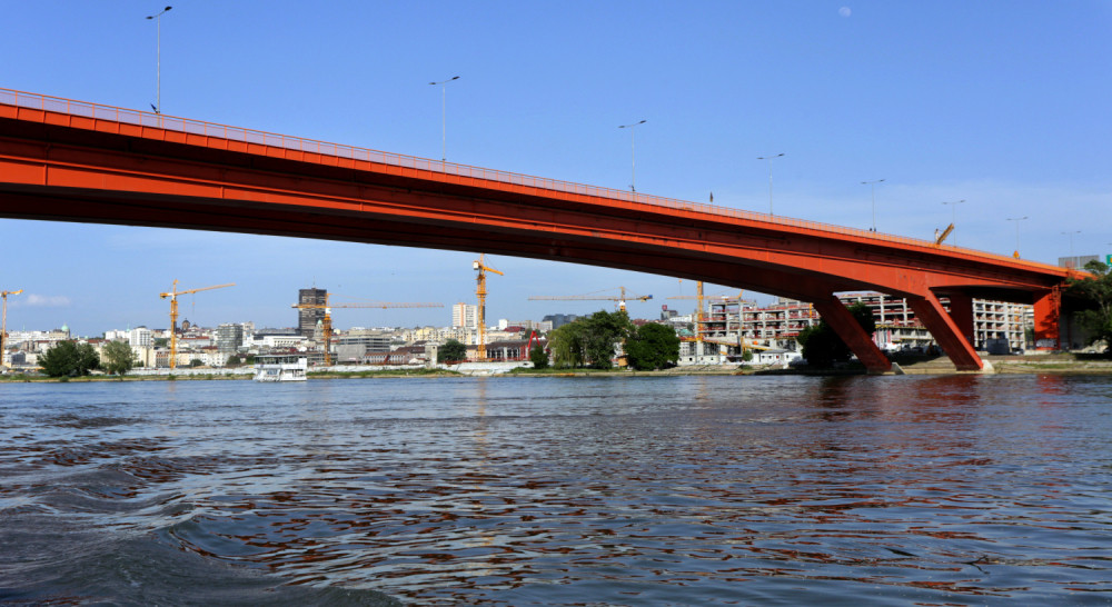 Dovezao se na most, parkirao, izašao iz automobila i - SKOČIO U SAVU!