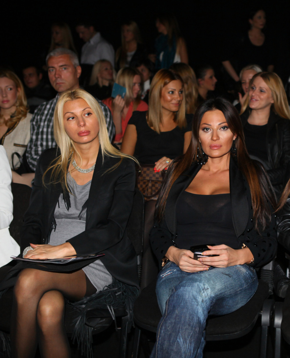 Evo kako izgledaju rođene sestre poznatih pevačica! Dugo ih kriju od očiju javnosti (FOTO)