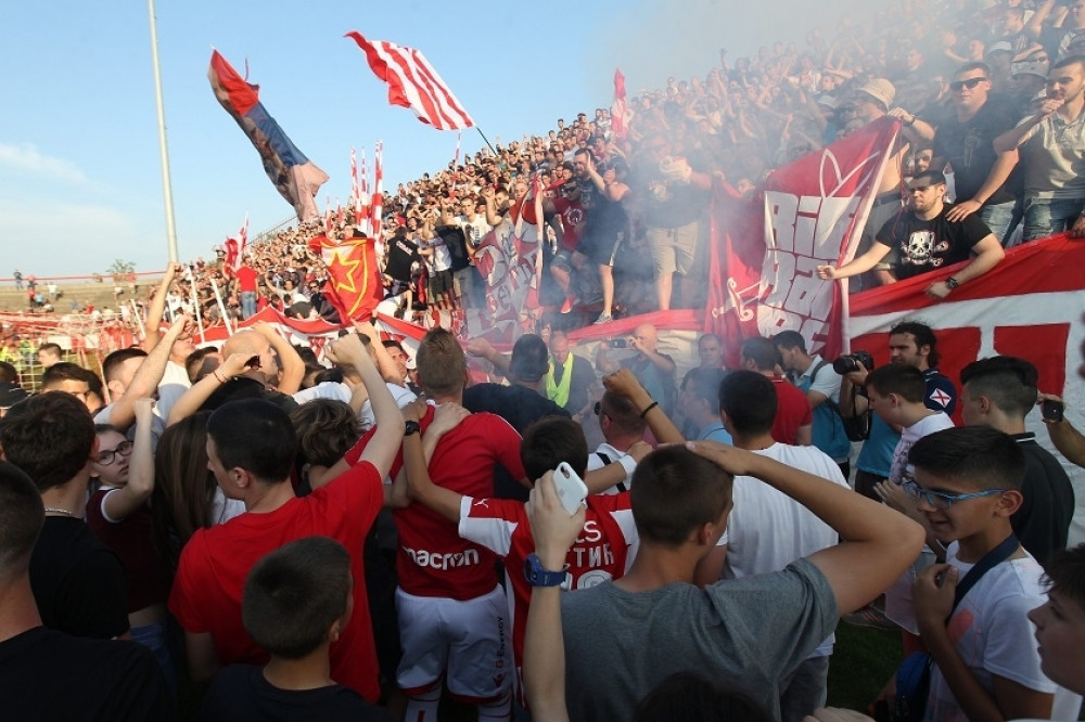 Nekoliko "delija" deportovano iz Pariza, ostali ubeđeni u trijumf: Pobedićemo PSŽ 1:0!