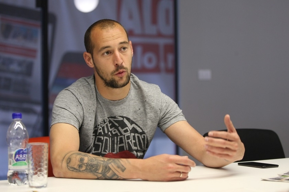 “Nismo to zaslužili. To je direktan napad na mene. To nisu radili pravi navijači i treba da se zapitaju šta rade u životu”