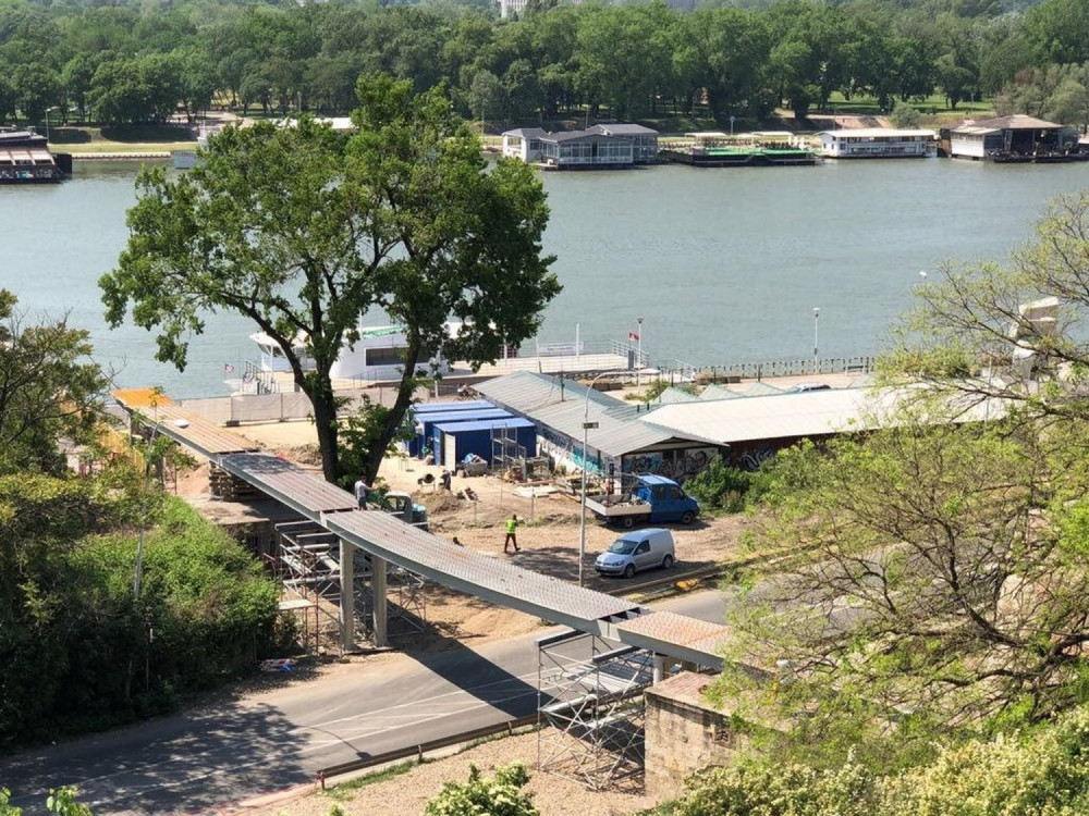 Postavljen čelični most preko Bulevara vojvode Bojovića