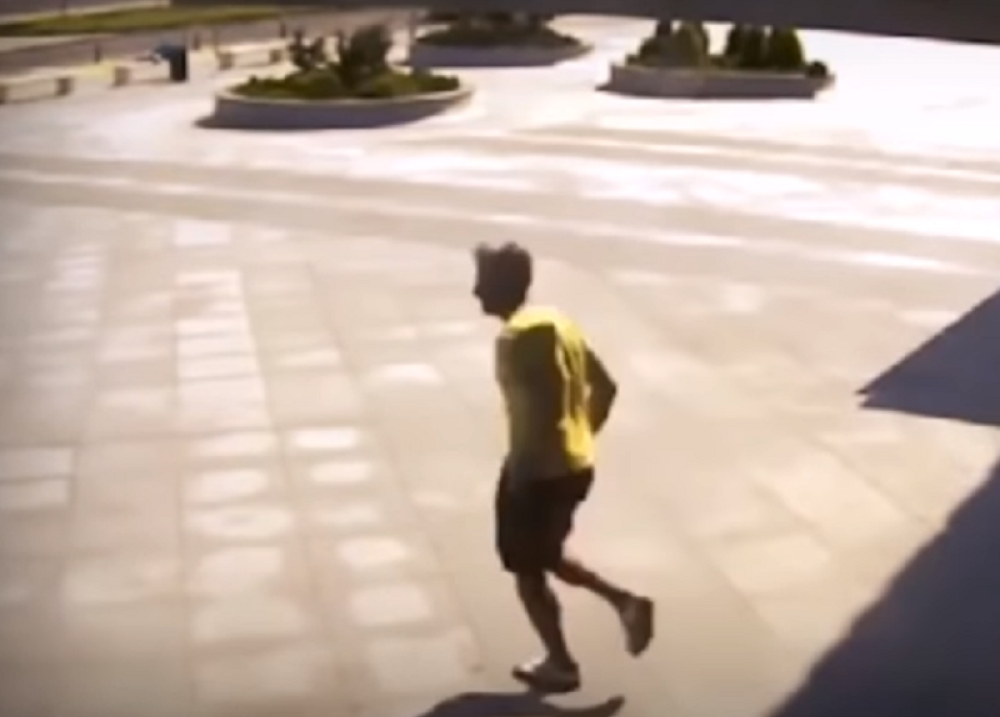 Panično je počeo da beži sa aerodroma, a onda mu se izgubio svaki trag