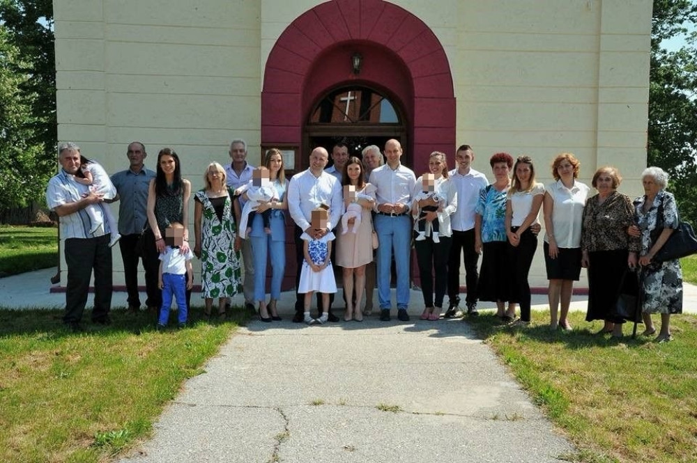 Poslanik krstio sina