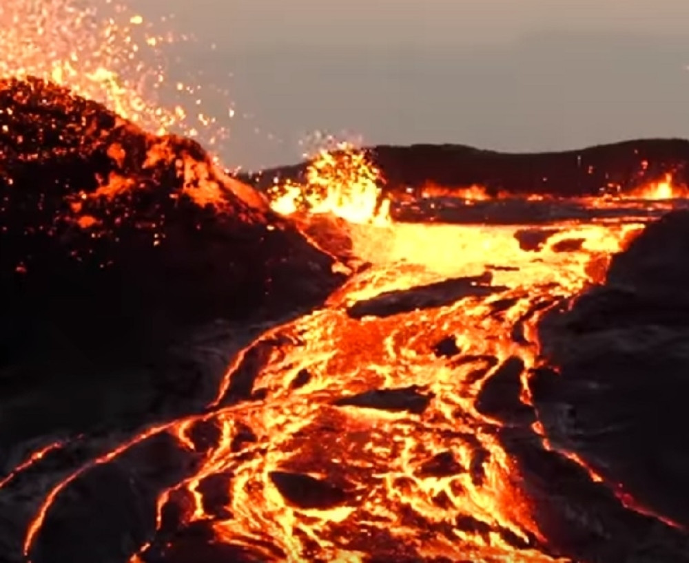 Zemljotres ojačao LAVU, uništeno čak 279 kuća, situacija se pogoršava iz sata u sat (VIDEO)