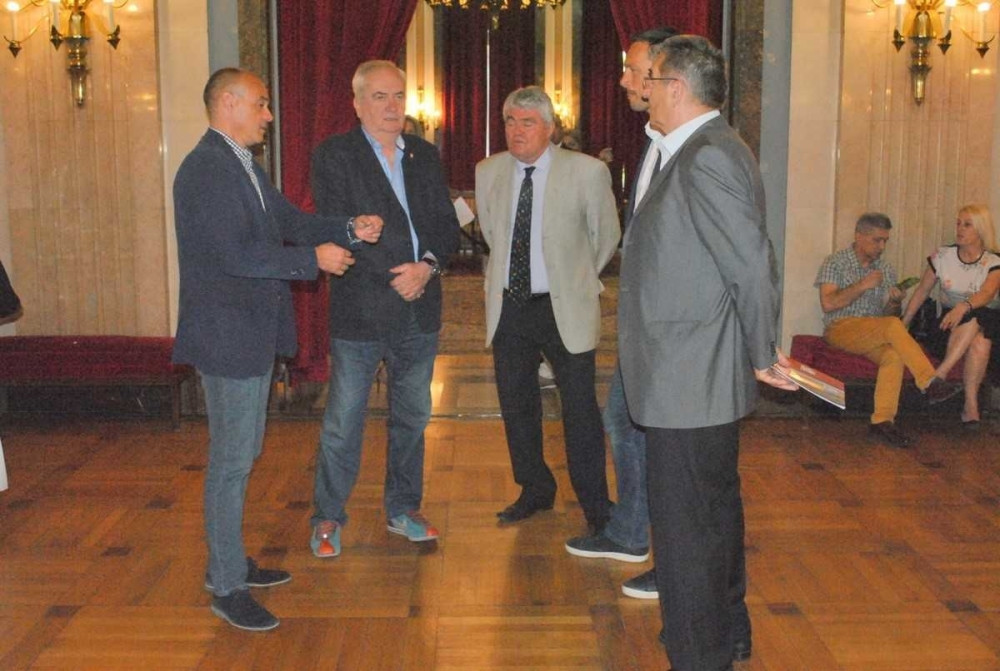 Zaveslaj ka Svetskom kupu iz Skupštine Beograda