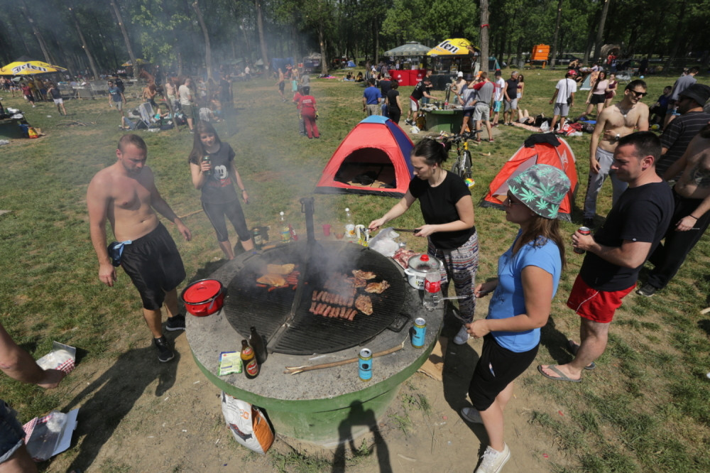 Mnogi veruju da je danas najdemonskiji dan u godini: U nekim krajevima se slavi uz orgije, ali to nije sve...