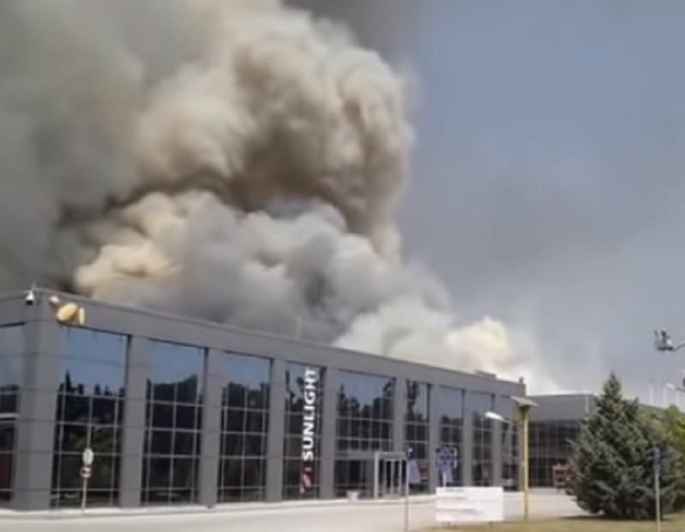 Požar izbio u fabrici, evakuisano pet sela!