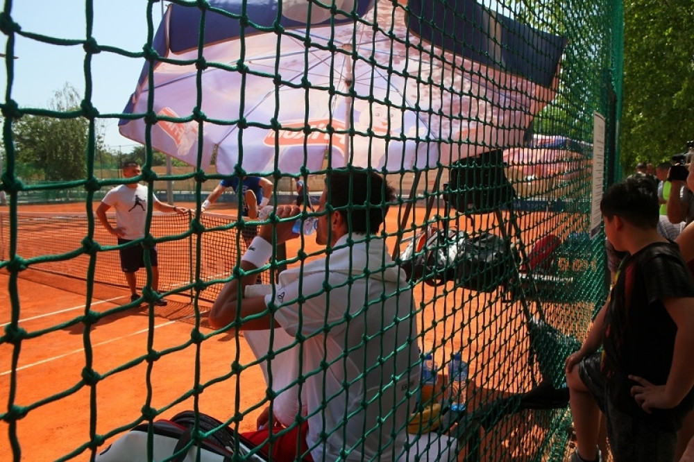 Novak trenira na Rolan Garosu protiv velikog rivala!