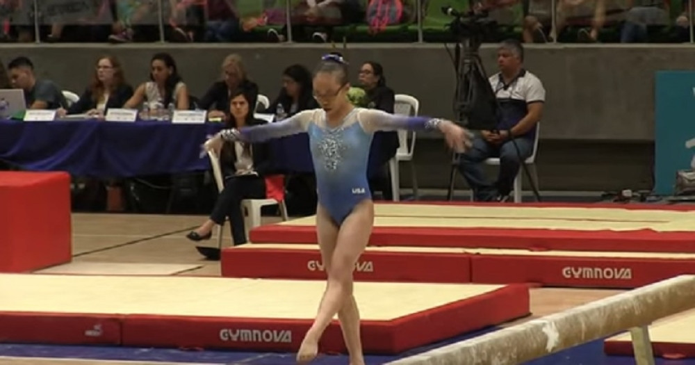 Gimnastičarka izvela savršen skok, a onda je pala na glavu!