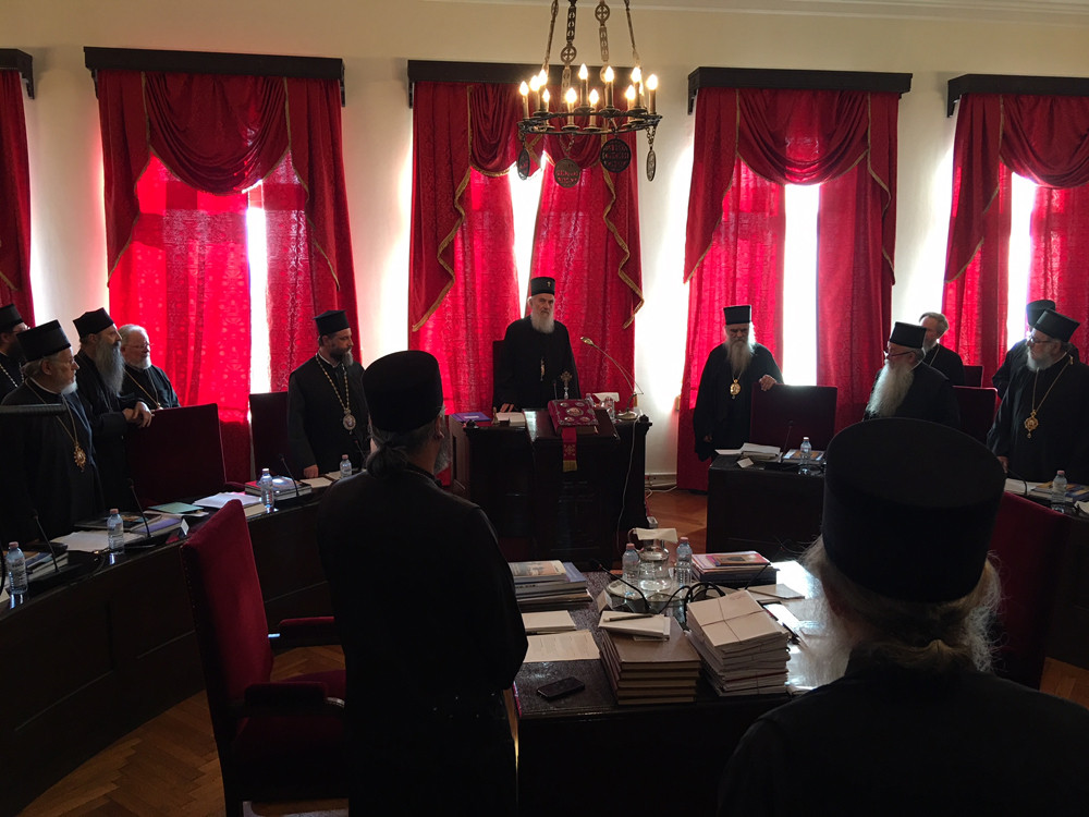 Tajno glasanje, tri bele koverte i Jevanđelje