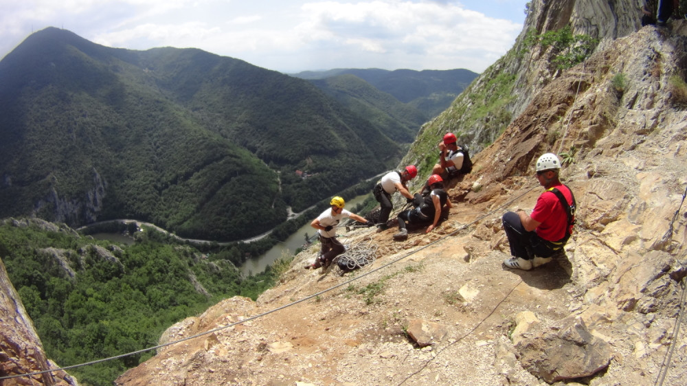 Gvozdenim putem do pećine Turčinovac