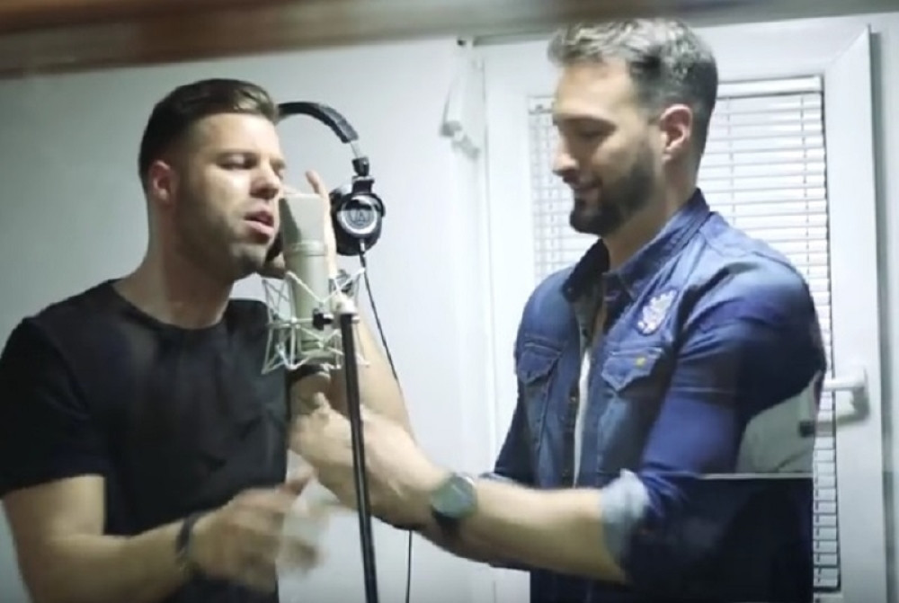 Vlada i Bojan, posle domaće rakije, razvalili budući hit!