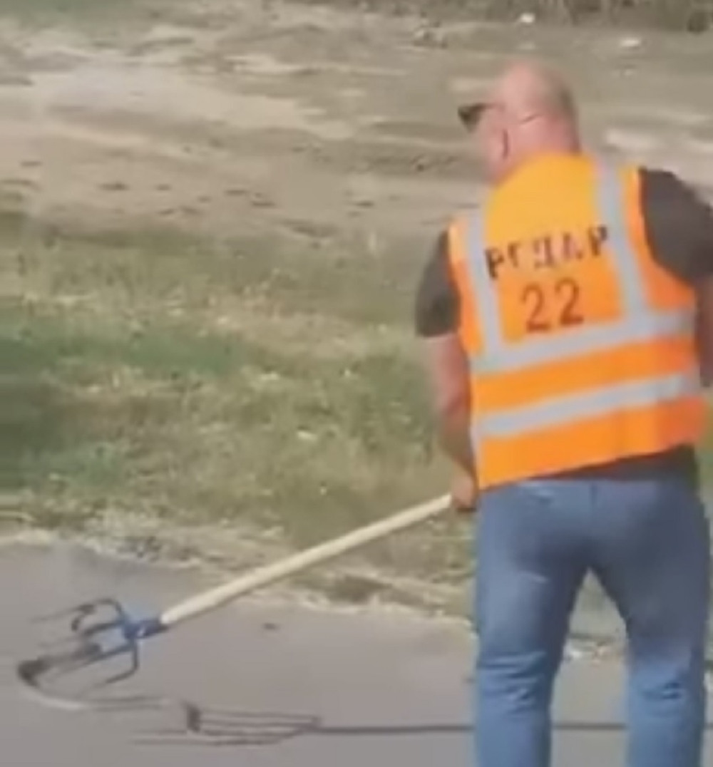 Zmija od dva metra ušla na stadion, redari je jurili vilama?!