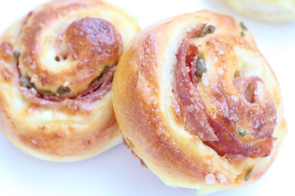 Slani rolati sa sirom i kulenom