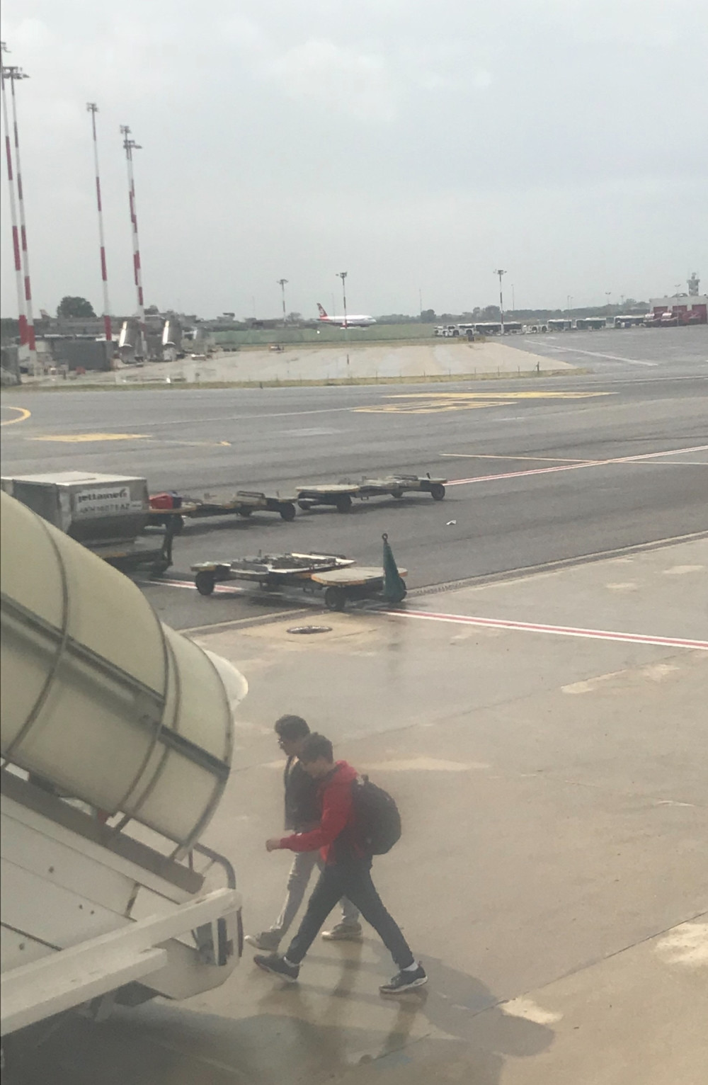 Ovako se Bjela krije u avionu!