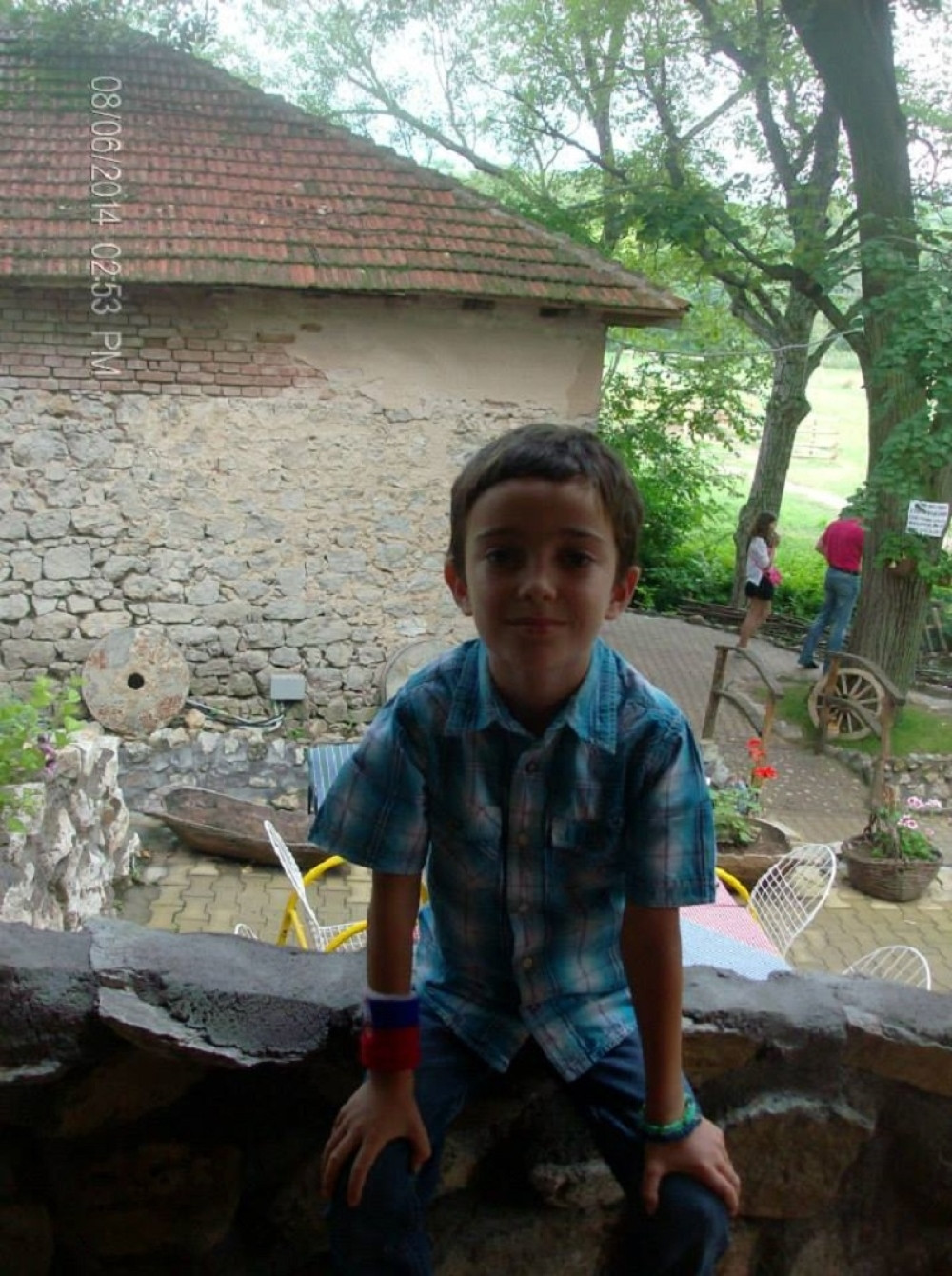 Majka plače i doziva sina Dušana