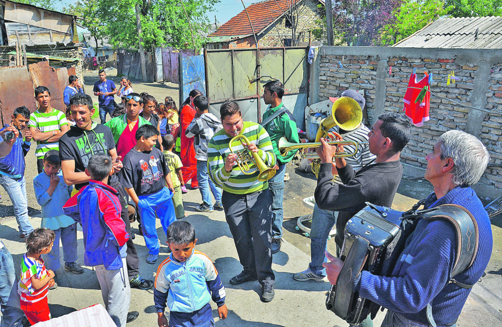 Jagnjetina, pesme i svečano odelo