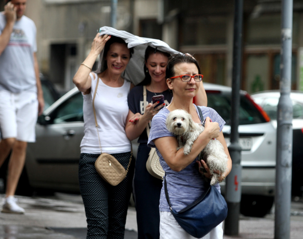 Jaki pljuskovi, OLUJA I GRAD zahvatiće Srbiju, ZA TRI SATA ĆE PASTI 20 MILIMETARA KIŠE