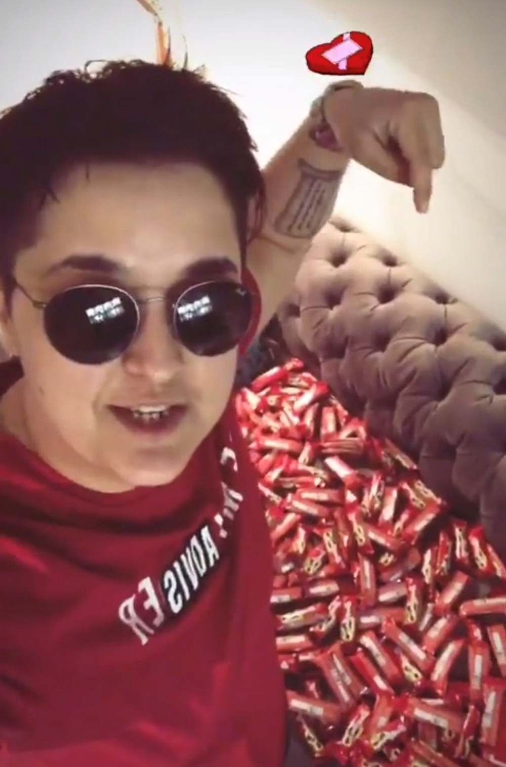 Fanovi zatrpali Šerifovićku slatkišima, ona im je poklonila karte za koncert!