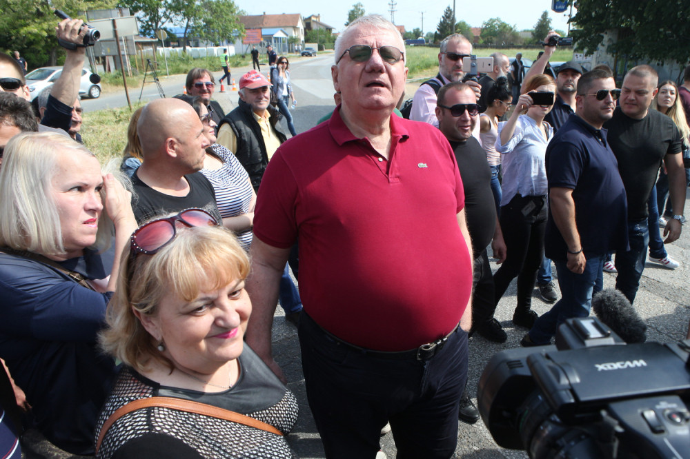 Šešelj sam krenuo na kordon policije, evo šta su mu rekli! (VIDEO)