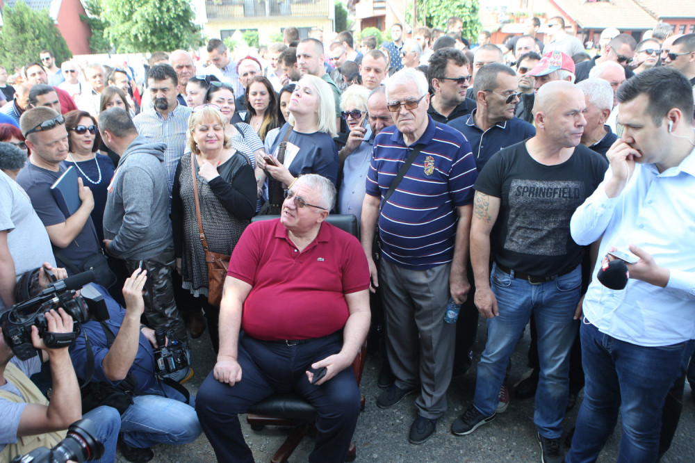 Šešelj pozvao Aleksandru Jerkov na useljenje