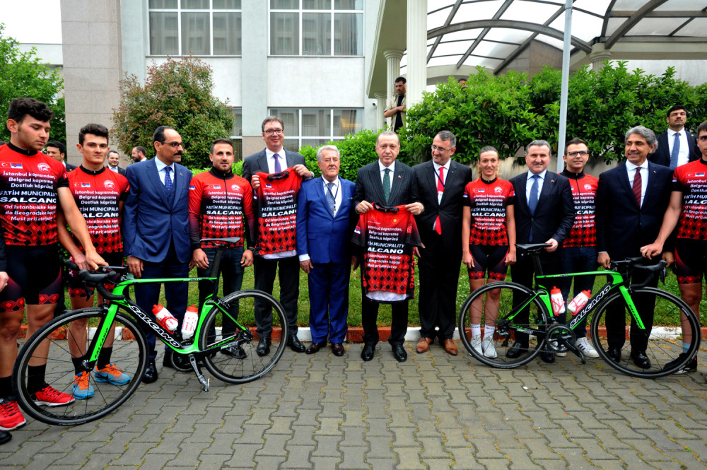 Vučić i Erdogan sa biciklistima ture "Most prijateljstva"