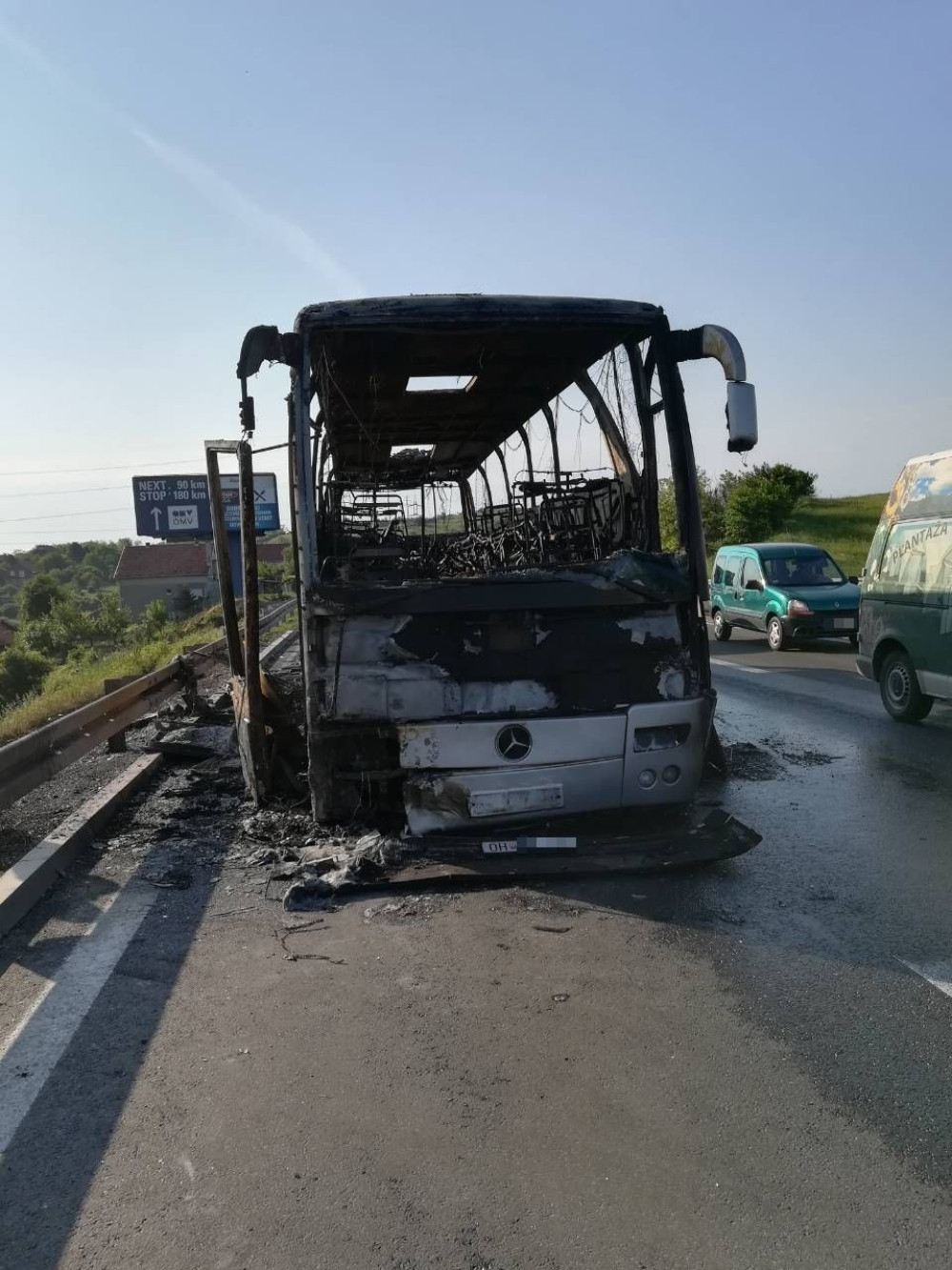 Izgoreo autobus na ulazu u Beograd!