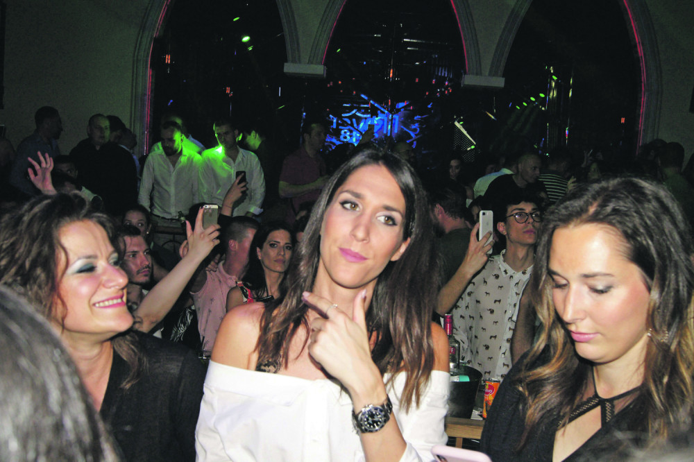 Zavrteće vam se u glavi kada budete čuli koliko je PLAĆEN VERENIČKI PRSTEN JELISAVETE ORAŠANIN!