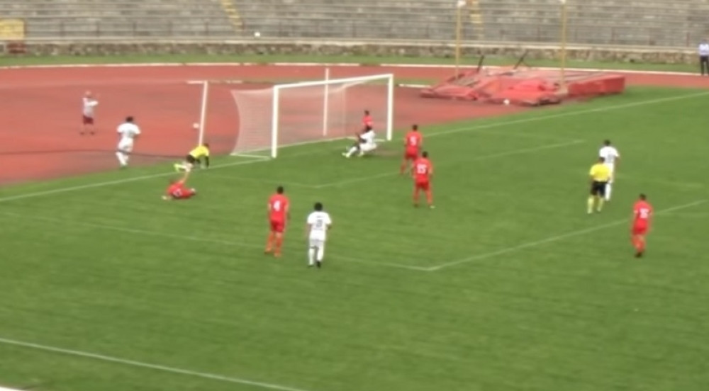 Sa dva metra promašio ceo gol?!