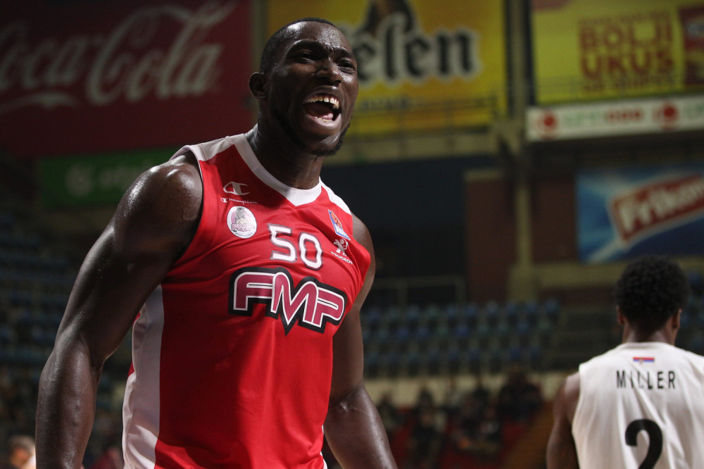 Zvezda dovela još jedno pojačanje i pojačala centarsku liniju