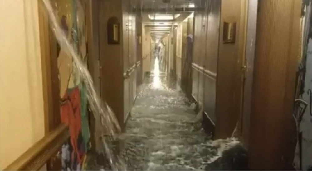 Ovo je kao na Titaniku, molite se za nas!