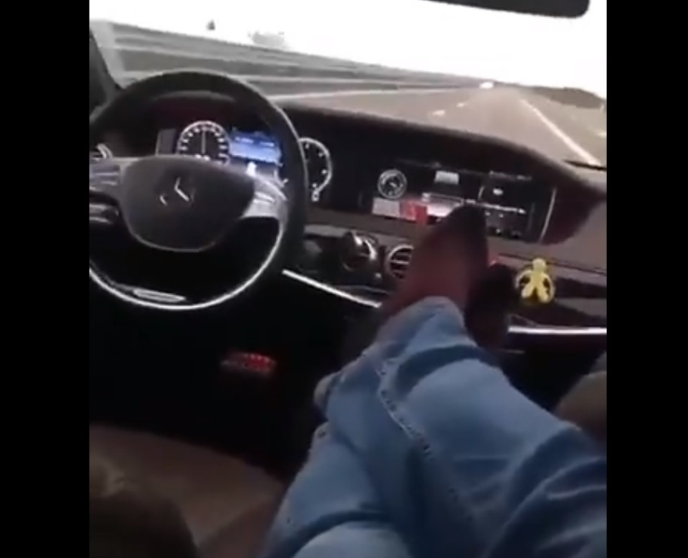 Albanac se zavalio pozadi, pa gledao kako njegova mečka juri autoputem! (VIDEO)