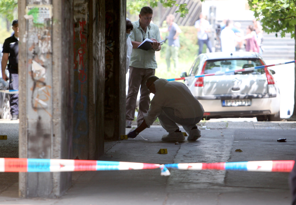 Leš žene (35) nasred ulice u lokvi krvi!