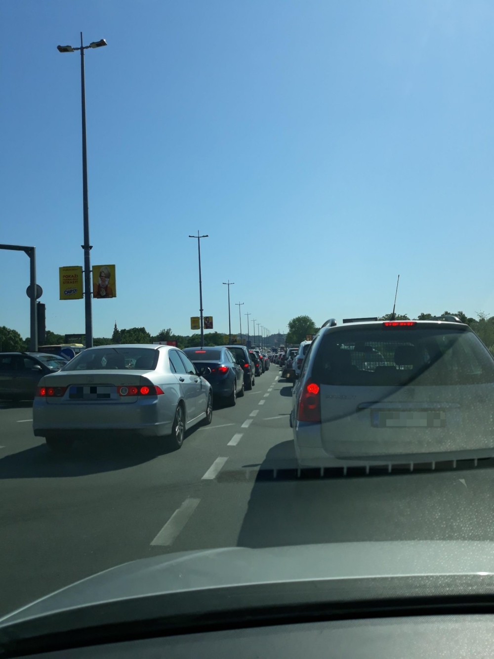 Vozila mile preko Brankovog mosta, na Slaviji ogromne gužve