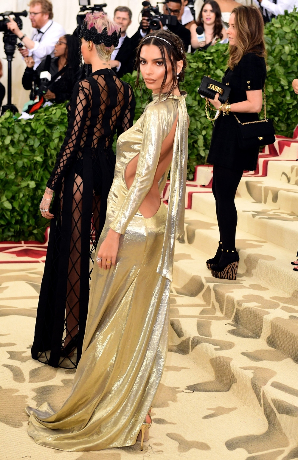 Poznata manekenka došla na događaj u muzeju bez gaćica!