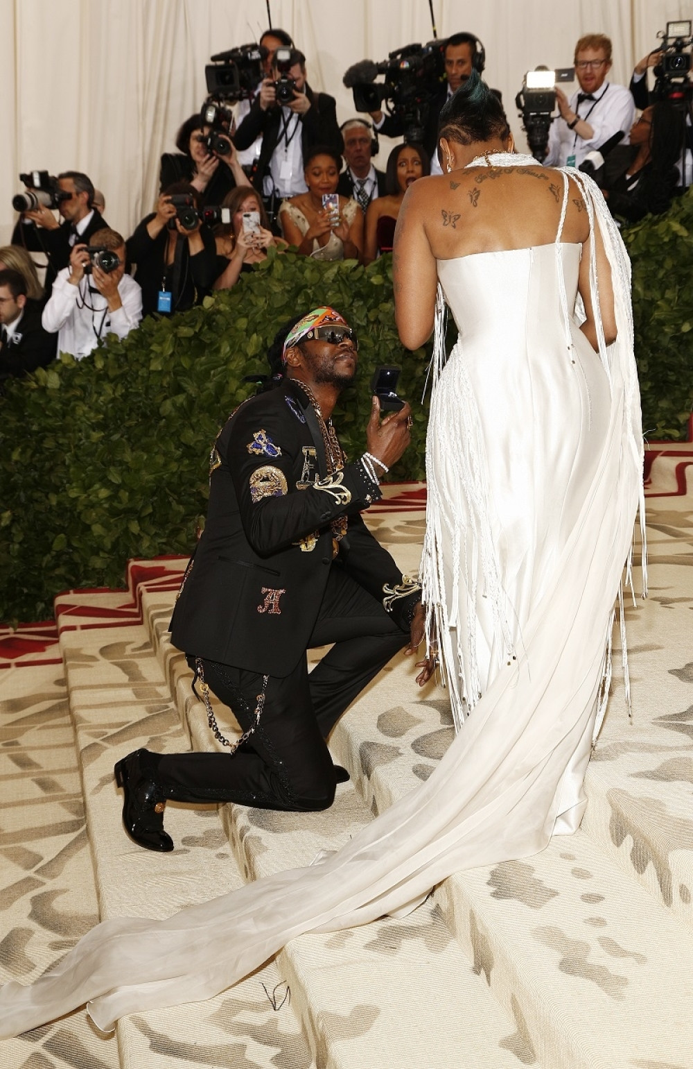 Reper pred milionima zaprosio devojku!