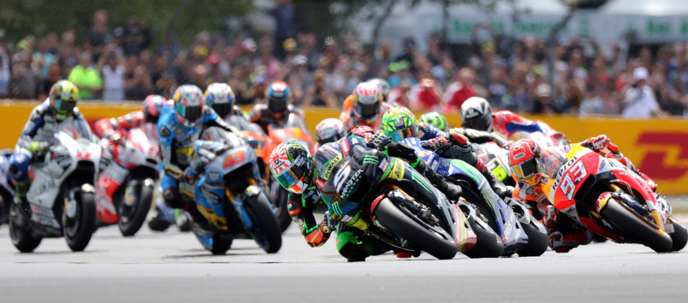 Motociklista rivalu usred trke STISNUO KOČNICU da pogine! (VIDEO)