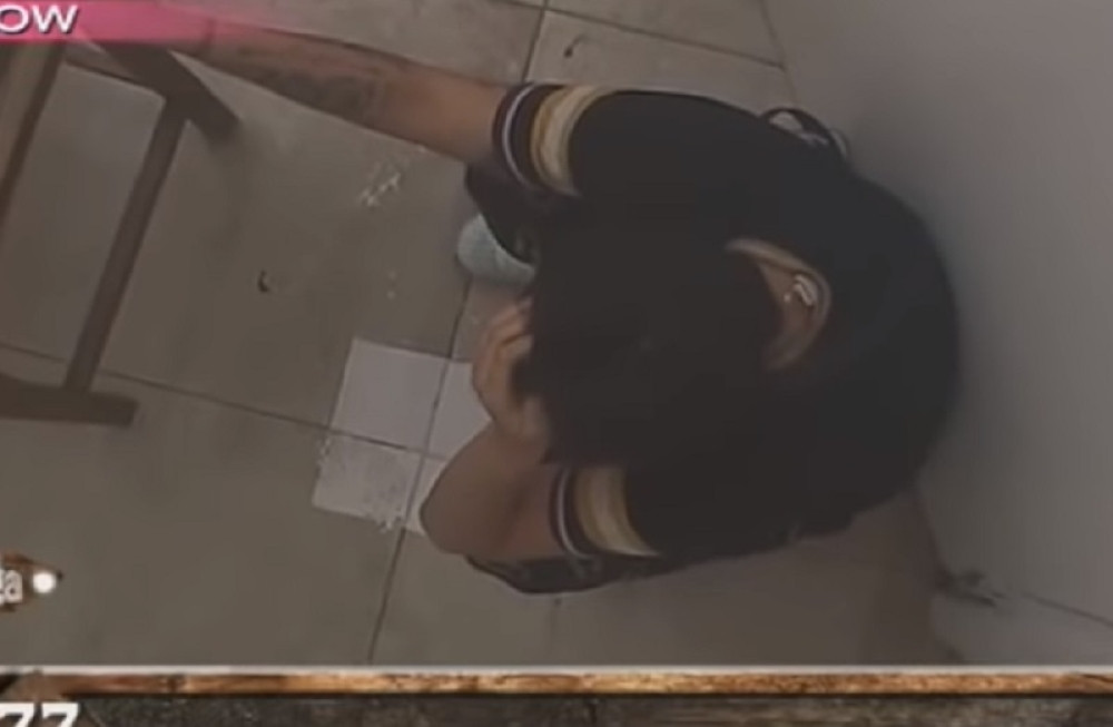 Mina urlala na sav glas, pa se bacala po kupatilu, niko nije mogao da je smiri!