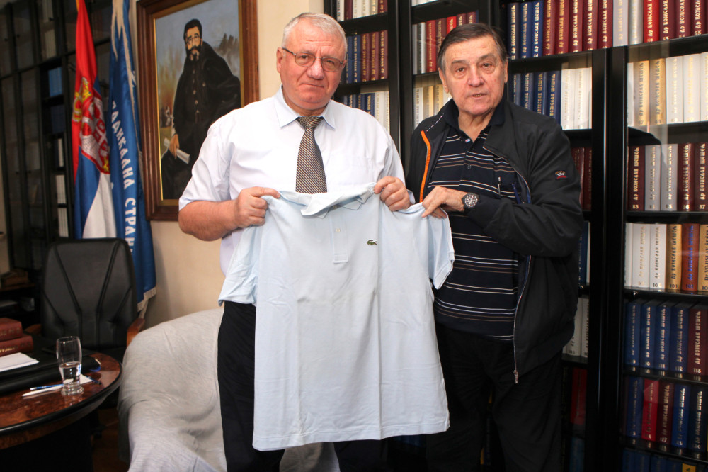 Mrka obukao Šešelja u „Lakost“!