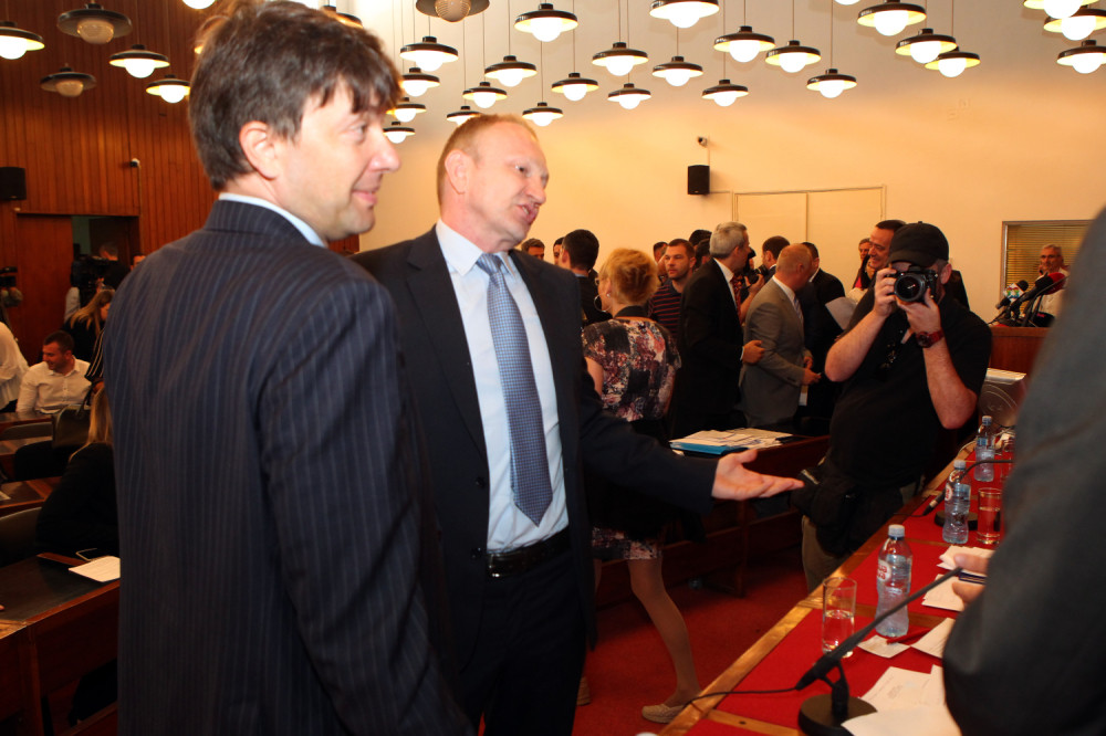 OTKRIVAMO!~Đilas i ekipa prekidaju sednicu Skupštine!