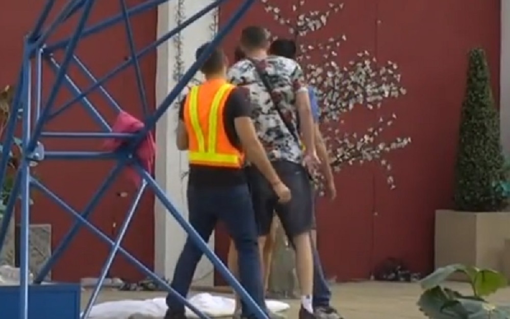 Mina napala Đeksona, nalupala mu šamare, došlo do prekida programa! (18+)