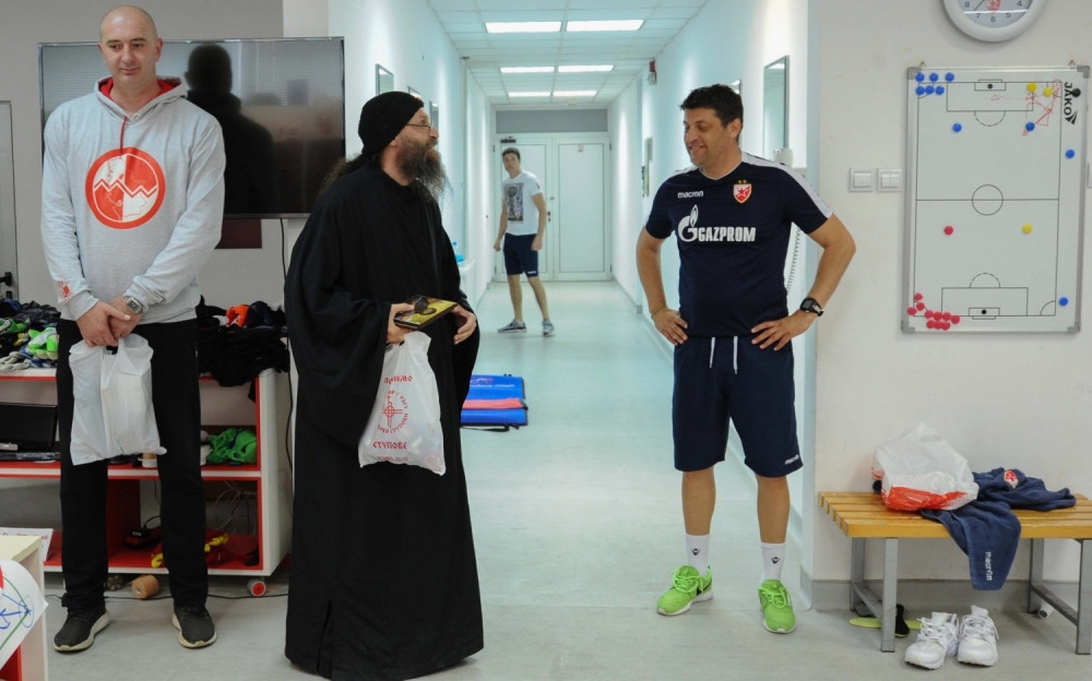 Otac Gerasim posetio Zvezdu (FOTO)