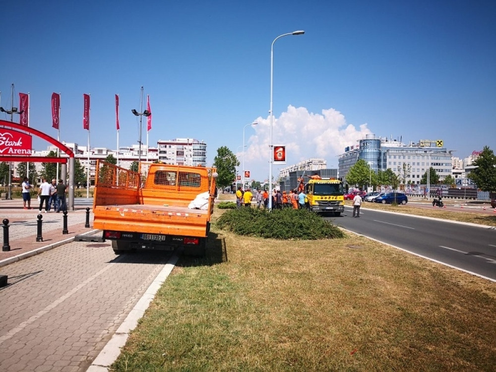 Počelo postavljanje ograde kod Štark Arene (FOTO)